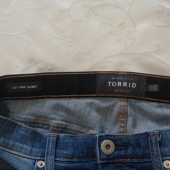 Torrid Premium Sky High Skinny Distressed Jeans Size 12R - Picture 10 of 14